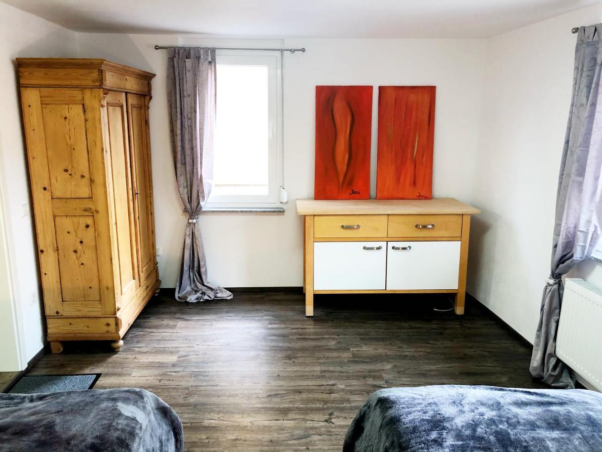 Lisas Gaestehaus Neckartenzlingen Esterno foto