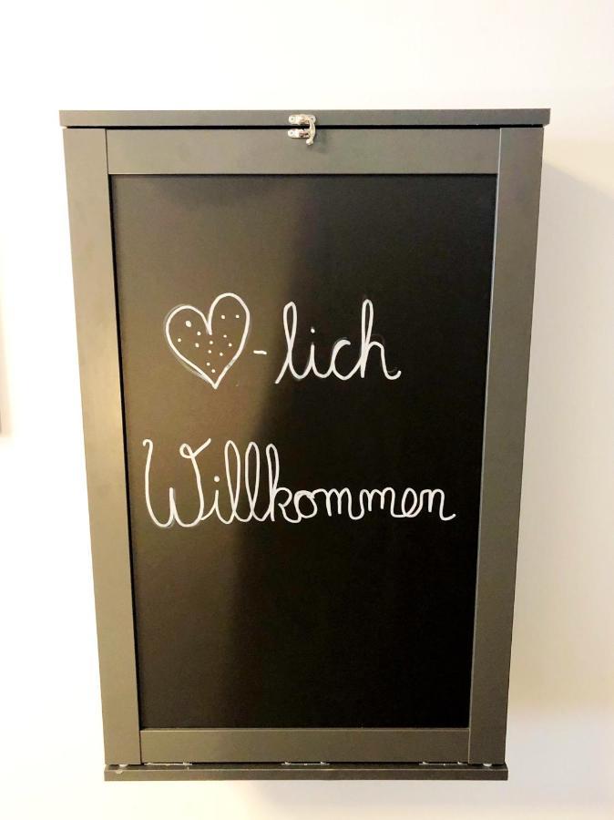Lisas Gaestehaus Neckartenzlingen Esterno foto