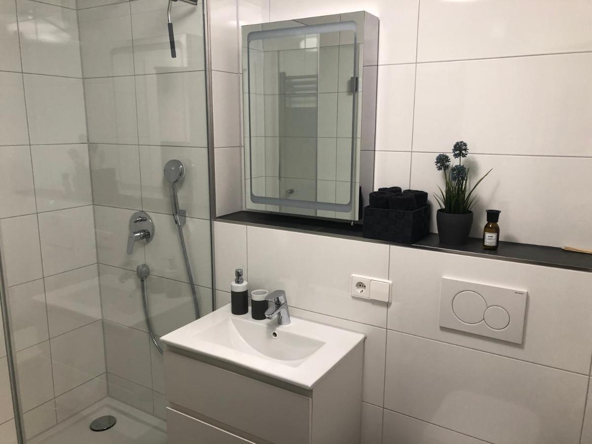 Lisas Gaestehaus Neckartenzlingen Esterno foto
