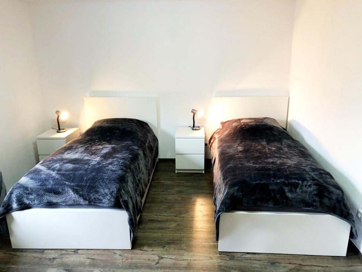 Lisas Gaestehaus Neckartenzlingen Esterno foto